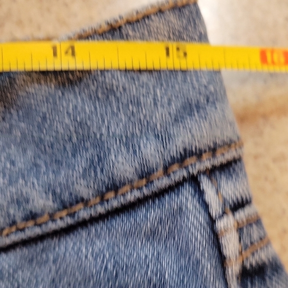 Bullhead Blue Distressed Low Rise Jean Shorts Size 7 - Picture 4 of 11